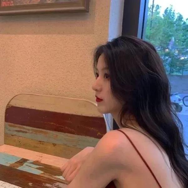 航向热带岛屿的冰山